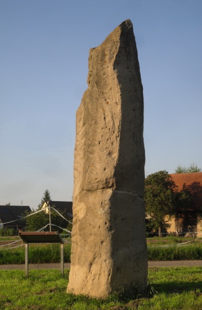Menhir Weilheim b.jpg