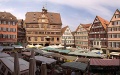 Blick auf Marktplatz mit Rathaus