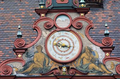 Rathaus-Astronomische-Uhr-01.jpg