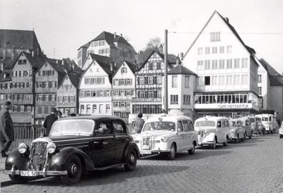 Fuhrpark DRK Neckarbruecke 1957.jpg